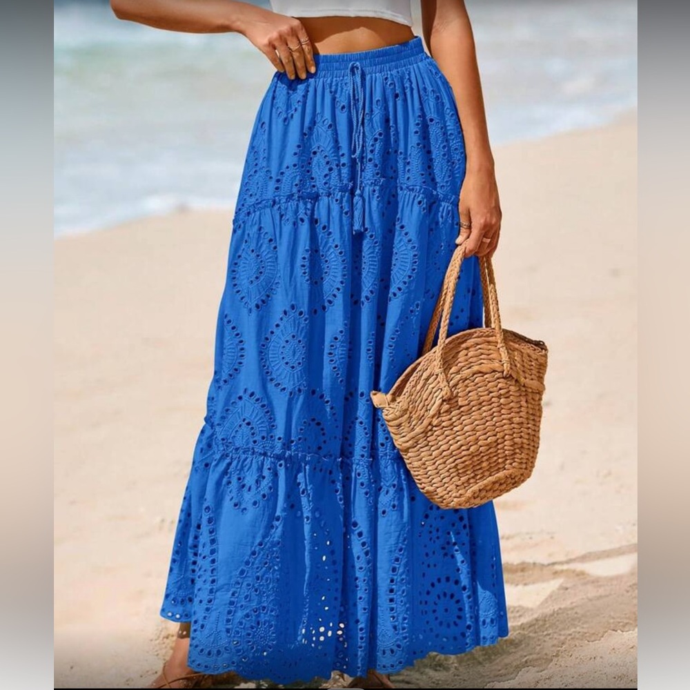 Elegant Cotton Blue Eyelet Maxi Skirt with Maxi Skirt - Picture 3 of 5